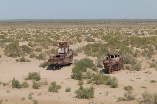ship wreck in the aral sea