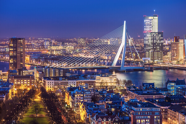erasmus bridge in rotterdam